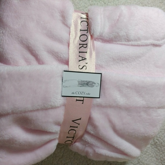 M/L NWT Victoria Secret Cozy Plush Short Robe - Picture 4 of 5
